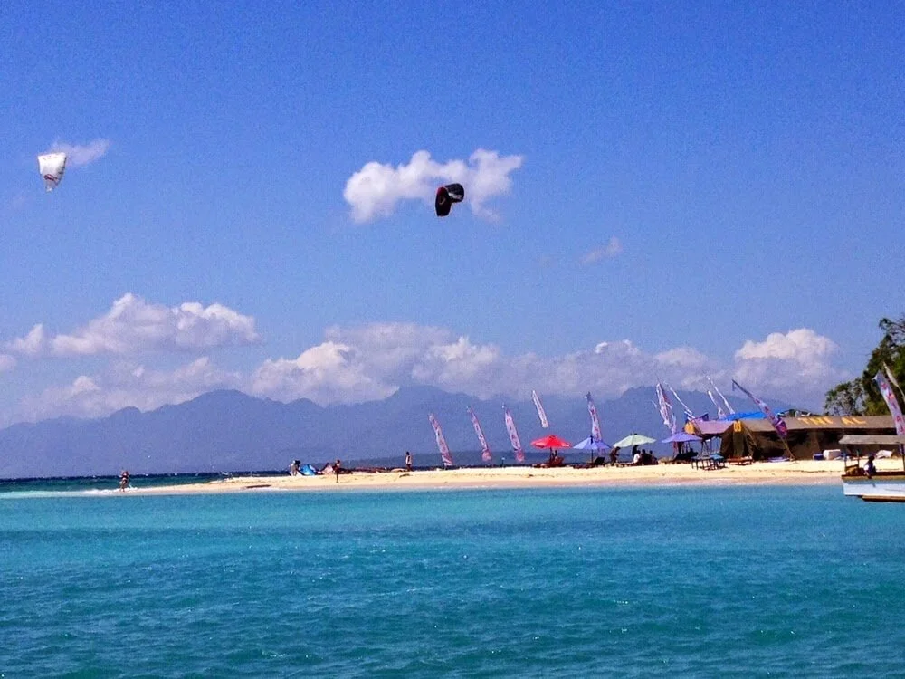 selancar di pulau tabuhan