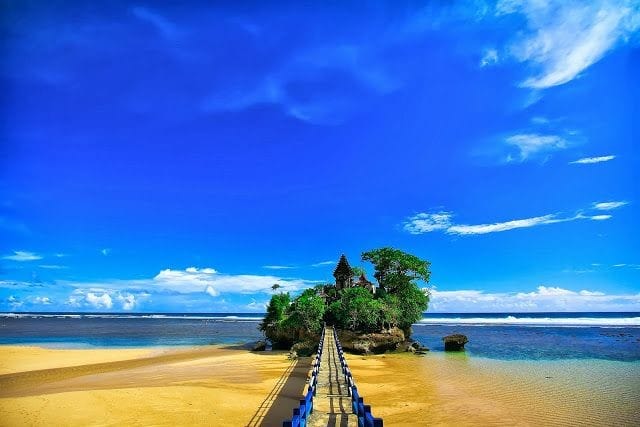 Pantai Balekambang Malang Jawa TIMUR