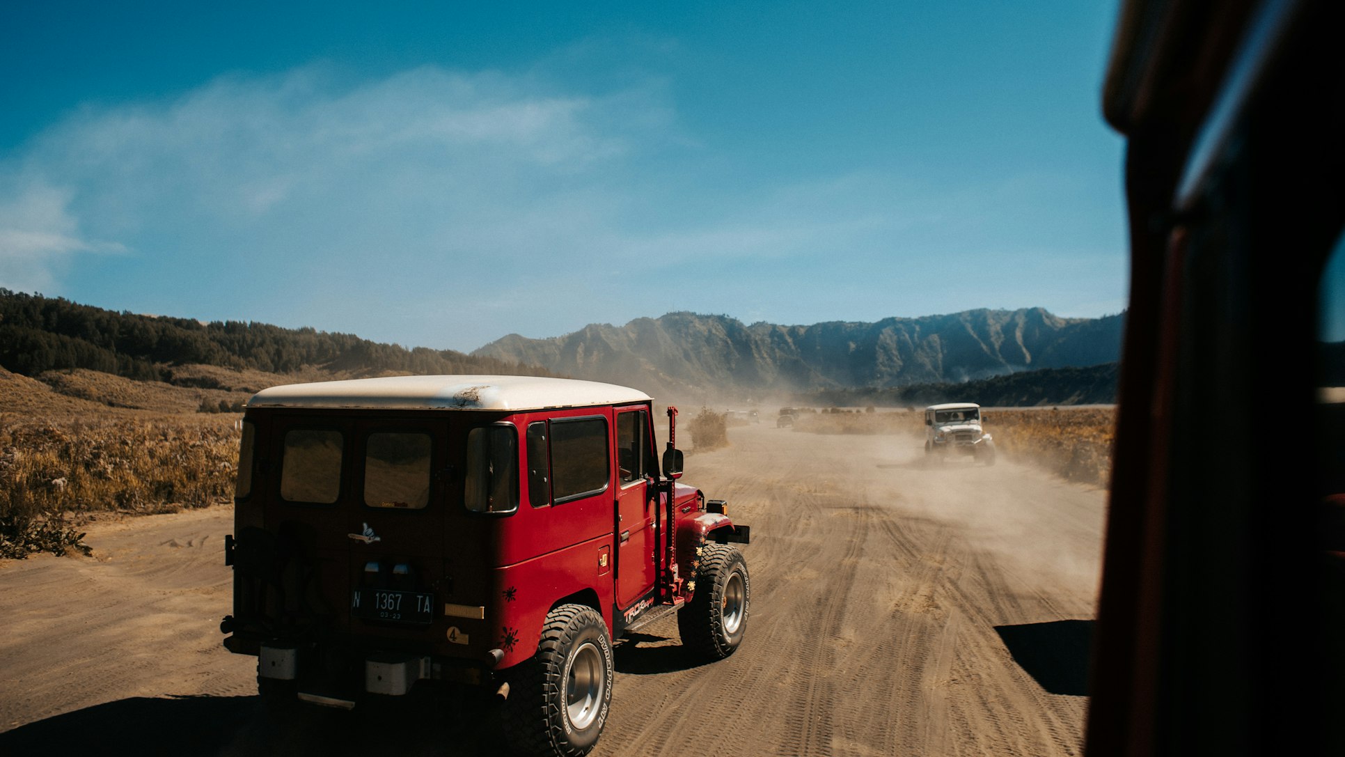 Menjelajah Keindahan Gunung Bromo dengan Paket Wisata Terpopuler Tahun Ini