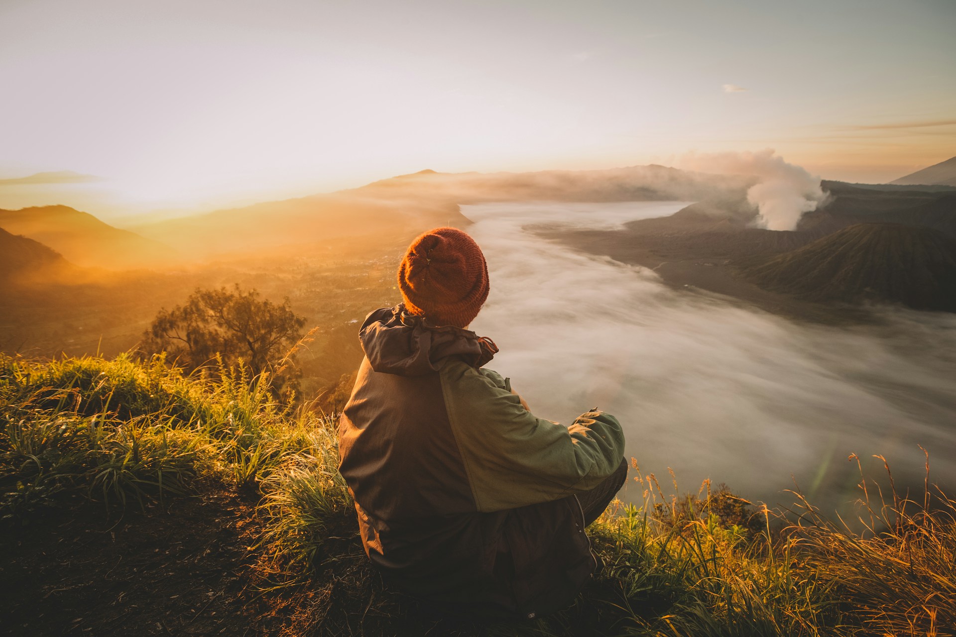 Paket Wisata Bromo Terfavorit untuk Nikmati Sunrise Eksotis di Jawa Timur