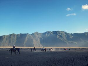 Mau ke Bromo Tapi Biayanya Terbatas? Coba Paket Wisata Budget-Friendly Ini!